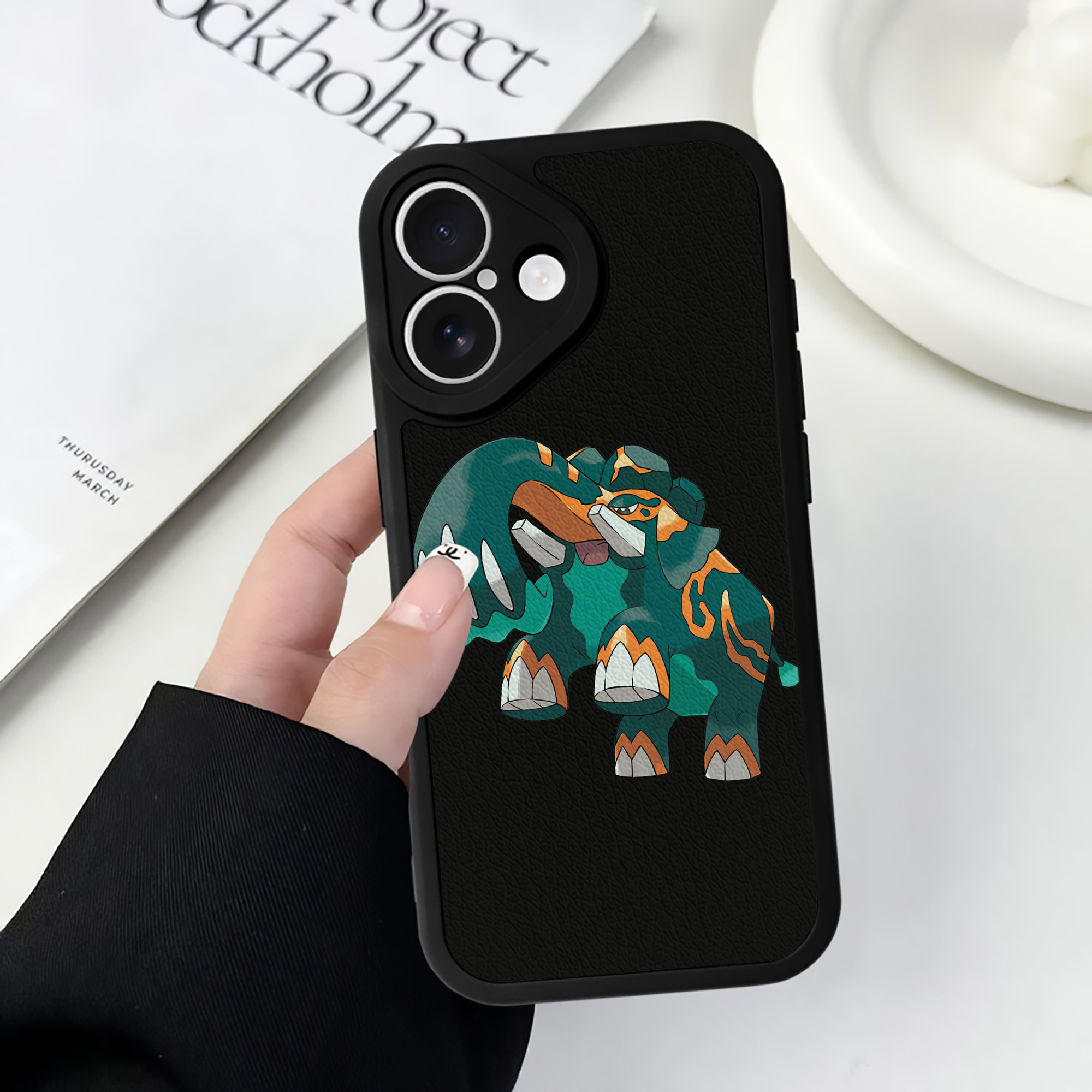 （画像用） ポケットモンスター Pokémon 【iPhone 16シリーズ対応】シリコンスマホケース（レザー調） 材質：シリコン